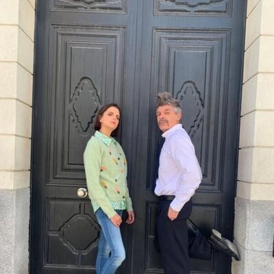 Macarena Gómez posa junto a Nacho Guerreros en el rodaje de la temporada 14 de 'La que se avecina'
