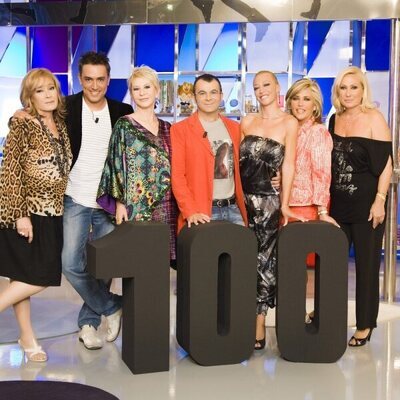 Posado del equipo de 'Sálvame' por sus 100 programas
