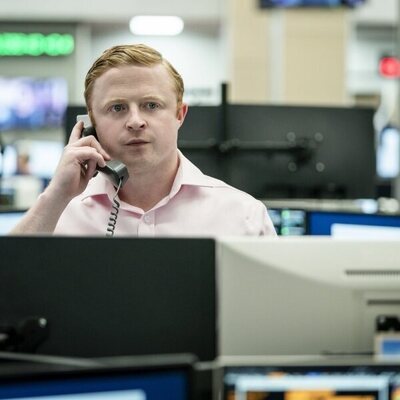 Conor MacNeill es Kenny en 'Industry'