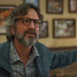 Marc Maron es Gideon en 'El horror de Dolores Roach'