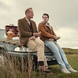 Alistair Petrie y Connor Swindells en la cuarta temporada de 'Sex Education'