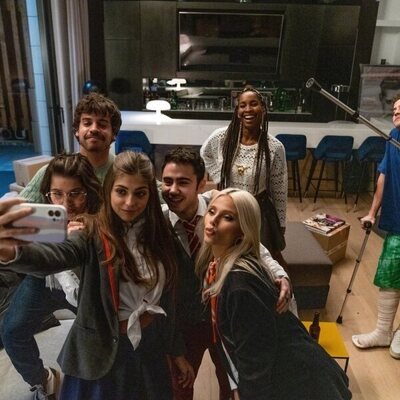 Los alumnos de 'Élite 7' se hacen una foto