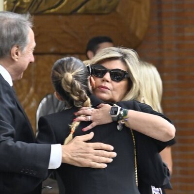 Terelu Campos se abraza a Alejandra Rubio en el tanatorio por la muerte de María Teresa Campos