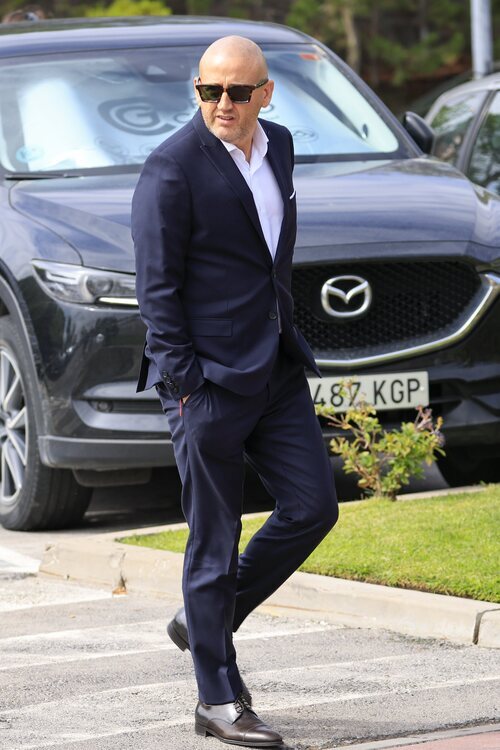 Gustavo, chófer de María Teresa Campos, acude al tanatorio por su muerte