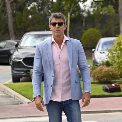 Alonso Caparrós en el tanatorio por la muerte de María Teresa Campos