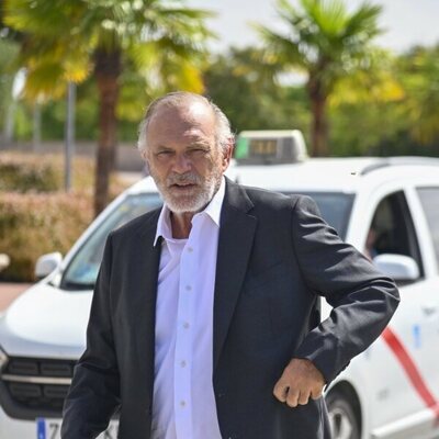 Pedro Piqueras en el tanatorio por la muerte de María Teresa Campos