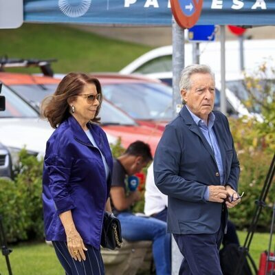 Lola Carretero e Iñaki Gabilondo en el tanatorio por la muerte de María Teresa Campos