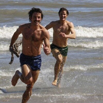 Jonathan Bailey y Matt Bomer en 'Fellow Travelers'