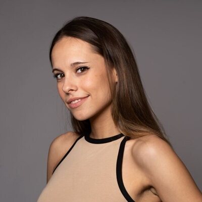 Posado de la presentadora de las posgalas de 'OT 2023', Masi Rodríguez