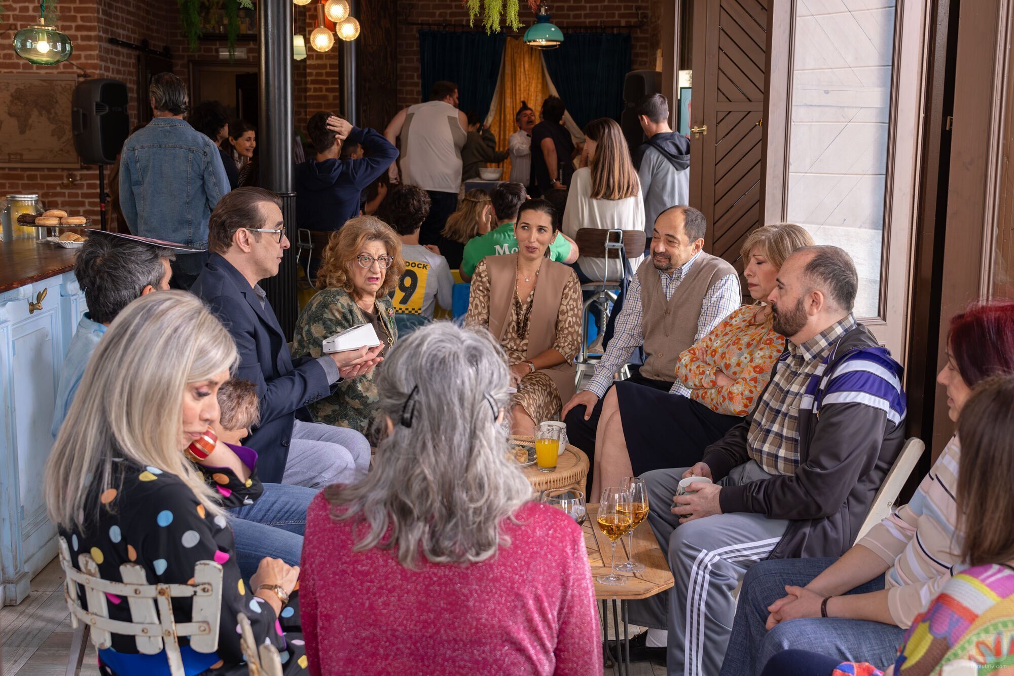 Reunión vecinal en la temporada 14 de 'LQSA'