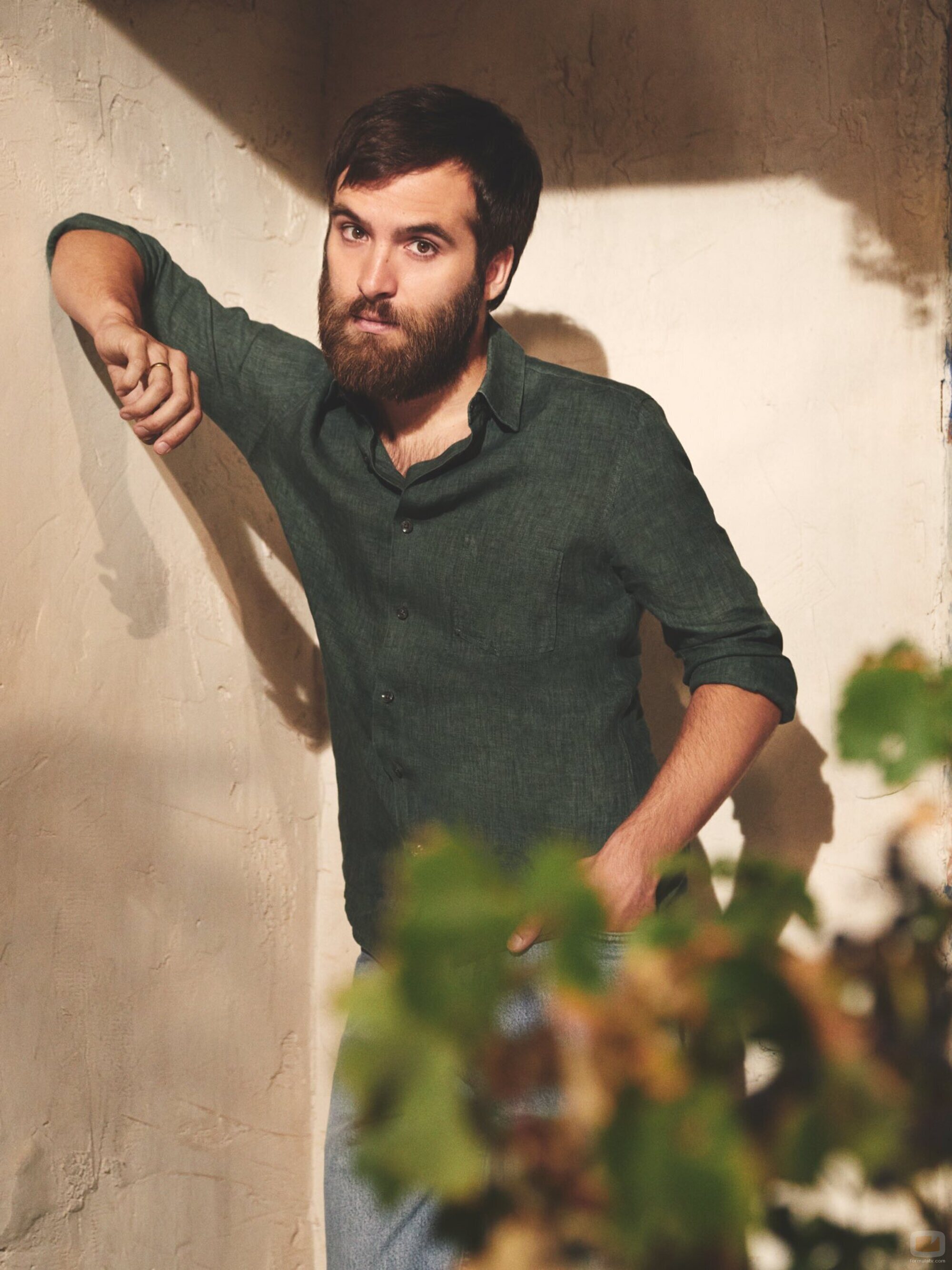 Ricardo Gómez como Carlos Alcántara en la temporada final de 'Cuéntame'