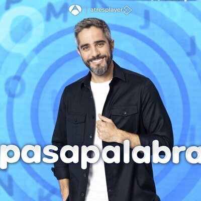 Roberto Leal frente a la pantalla de 'Pasapalabra'