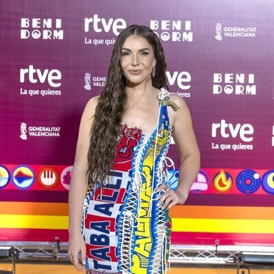 Inés Hernand en la alfombra naranja del Benidorm Fest 2024