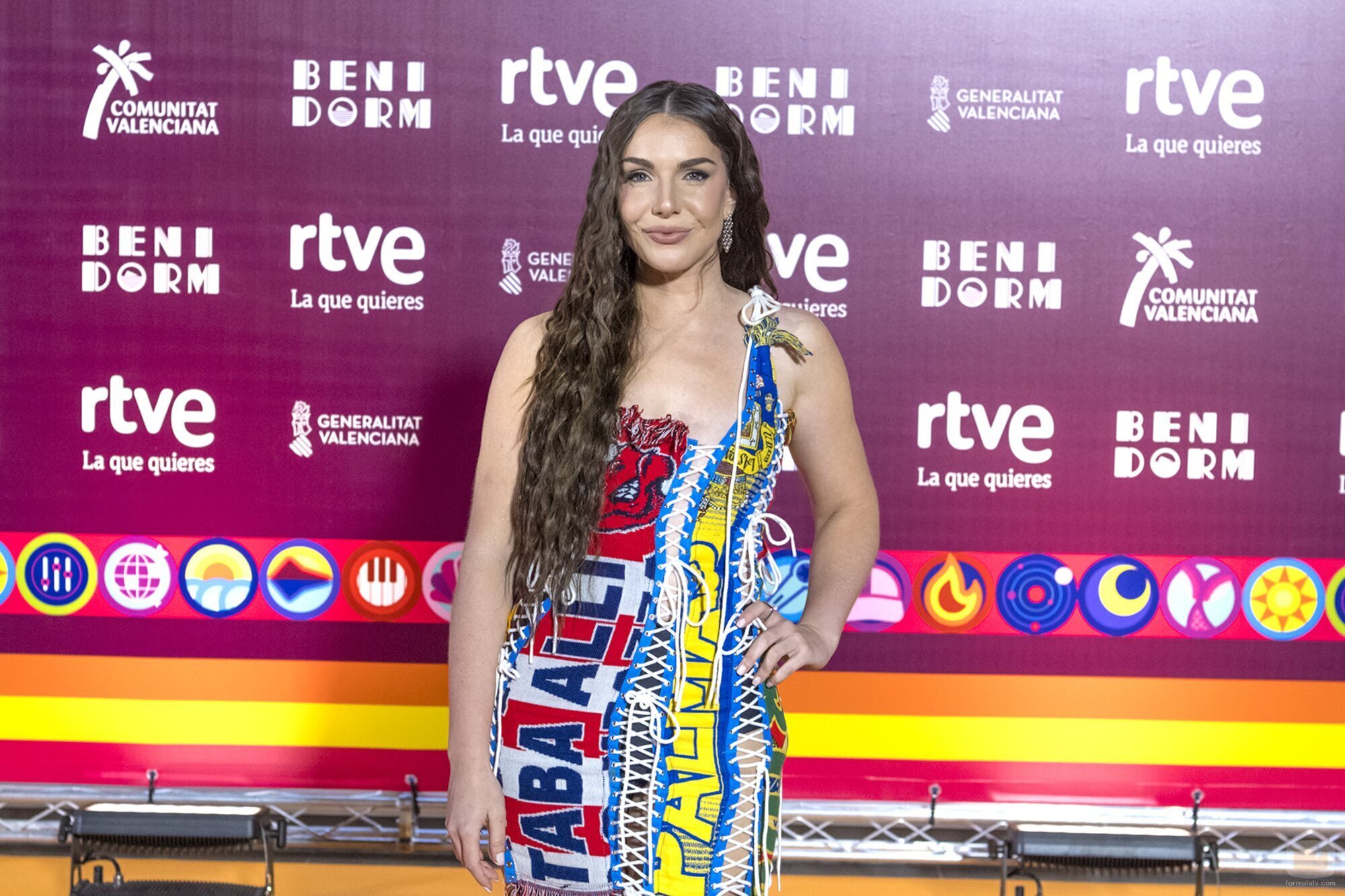 Inés Hernand en la alfombra naranja del Benidorm Fest 2024