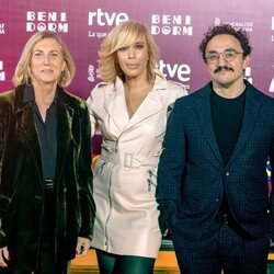 Ana María Bordas, María Eizaguirre y César Vallejo en la alfombra naranja del Benidorm Fest 2024