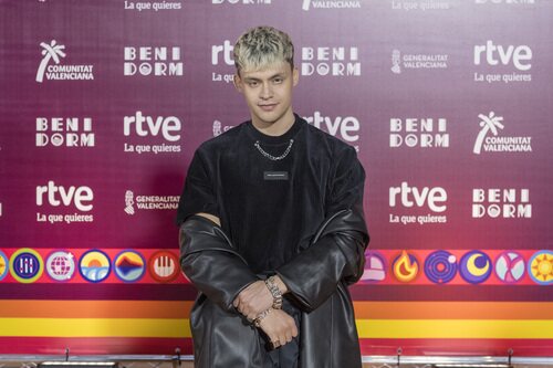 Almácor en la alfombra naranja del Benidorm Fest 2024