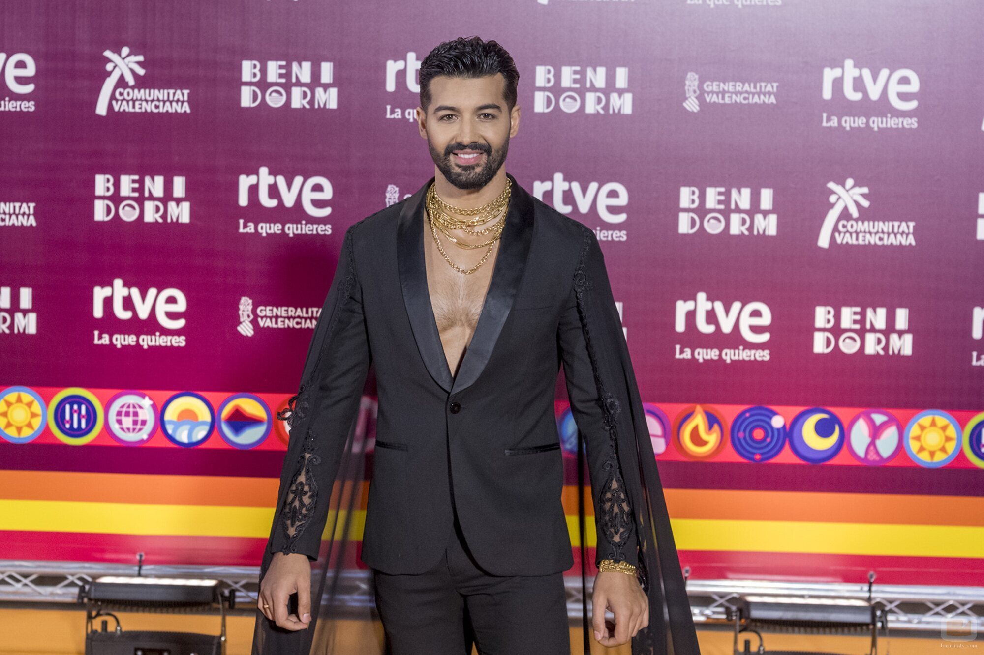 Jorge González en la alfombra naranja del Benidorm Fest 2024