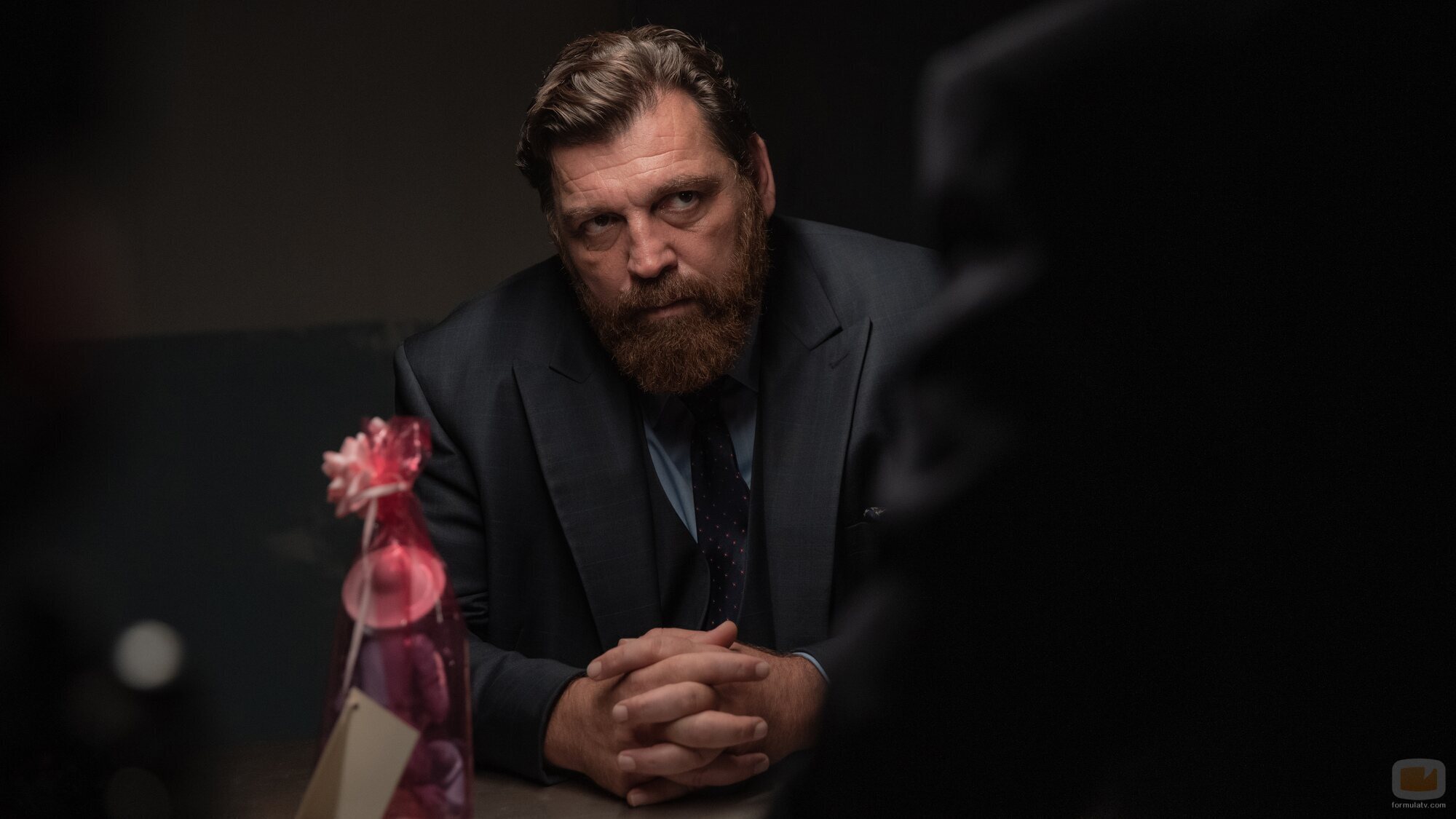 Hovik Keuchkerian es Jon Gutiérrez en 'Reina Roja'