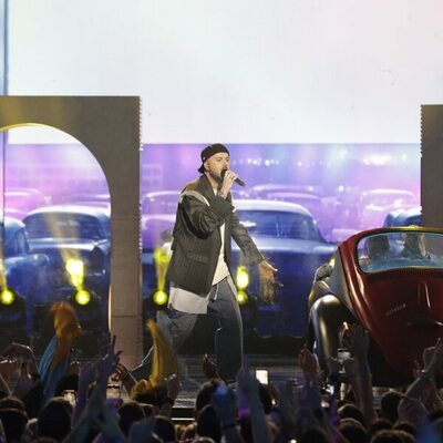 Dellacruz interpreta 'Un beso en la mañana' en el Benidorm Fest 2024