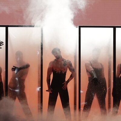 Jorge González y sus bailarines de 'Caliente' en el Benidorm Fest 2024