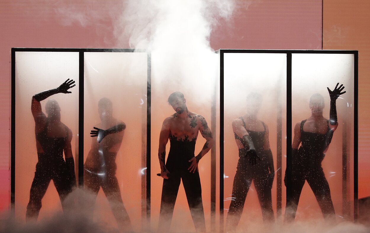 Jorge González y sus bailarines de 'Caliente' en el Benidorm Fest 2024