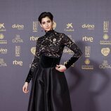 Alba Flores posa en la alfombra roja de los Premios Goya 2024