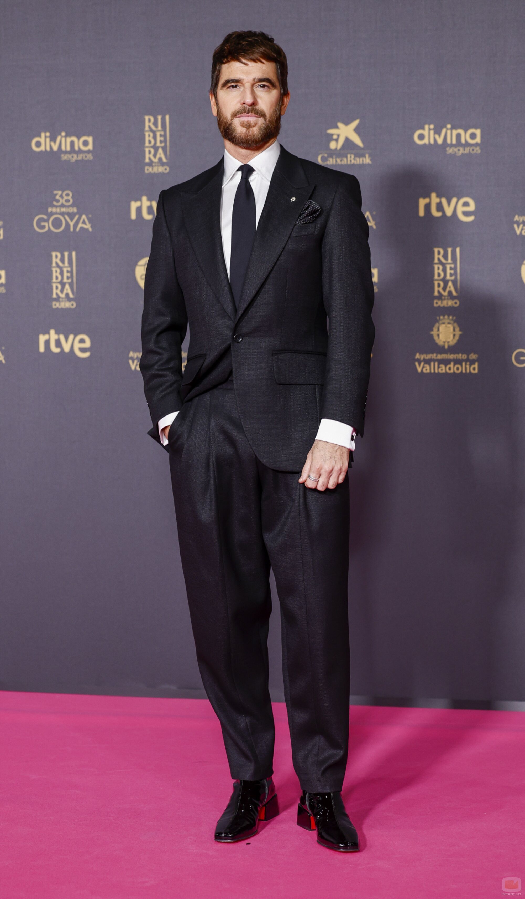 Alfonso Bassave en la alfombra roja de los Premios Goya 2024