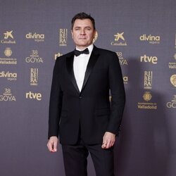 Àlex Brendemühl posa en la alfombra roja de los Premios Goya 2024