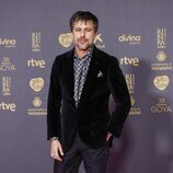 Hugo Silva en la alfombra roja de los Premios Goya 2024