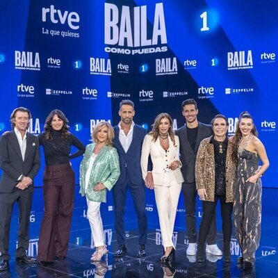 Posado de los ocho concursantes de 'Baila como puedas' de La 1