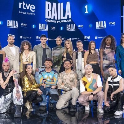 Posado de los 16 concursantes bailarines de 'Baila como puedas'