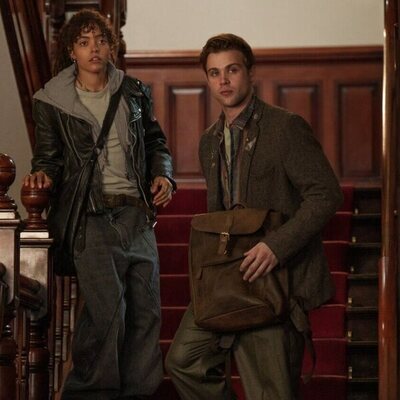 Quintessa Swindell y Leo Woodall en 'Prime Target'