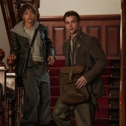 Quintessa Swindell y Leo Woodall en 'Prime Target'