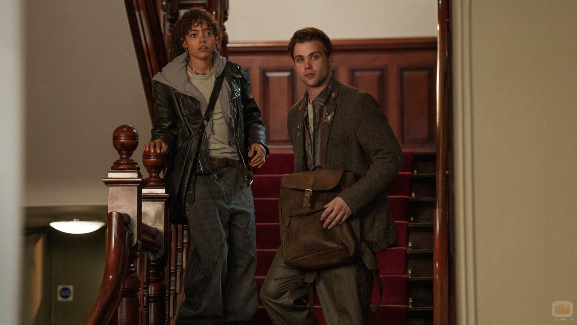 Quintessa Swindell y Leo Woodall en 'Prime Target'