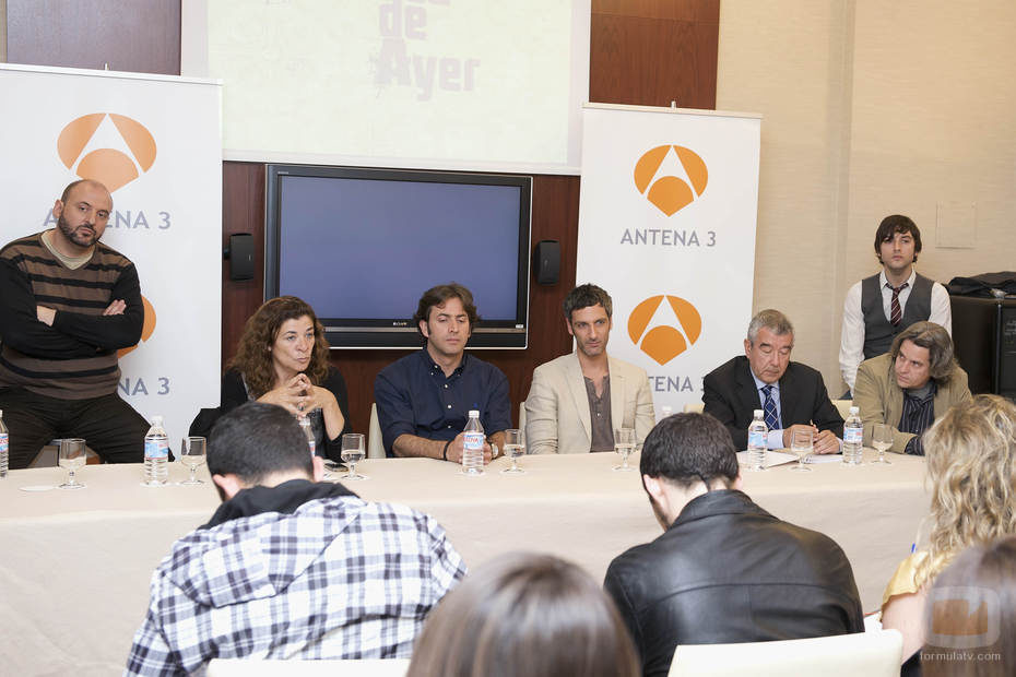 Presentación 'La chica de ayer' de Antena 3