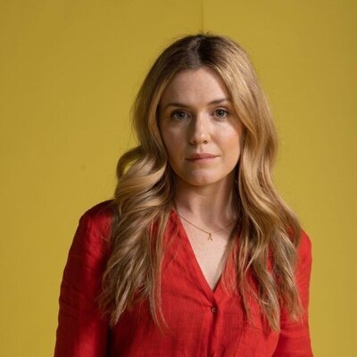 Harriet Dyer es Ashley en 'Colin de cuentas'