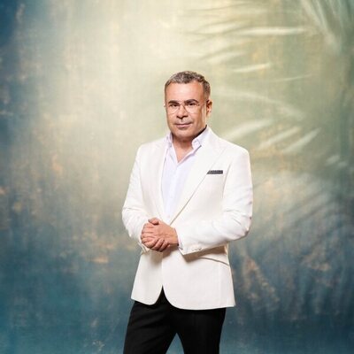Posado de Jorge Javier Vázquez como presentador de 'Supervivientes 2024'