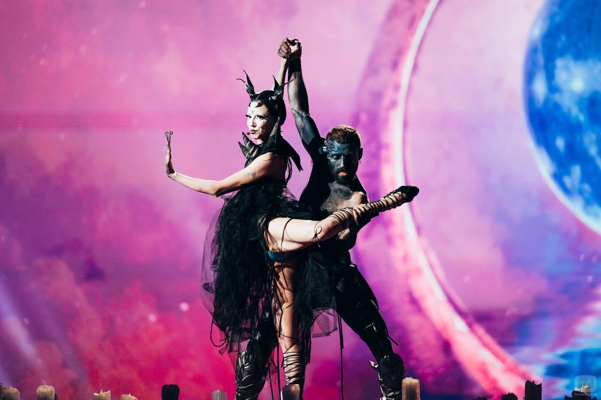 Bambie Thug, representante de Irlanda en Eurovisión 2024, en la Semifinal 1
