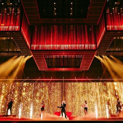 Nebulossa (España) sobre el escenario de Eurovision 2024 en la Semifinal 2
