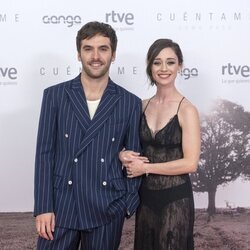 Ricardo Gómez y Elena Rivera en el photocall del final de 'Cuéntame cómo pasó'