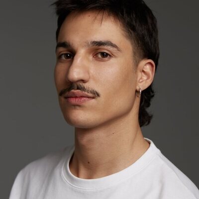 Posado del actor Pedro Romero
