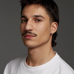 Posado del actor Pedro Romero