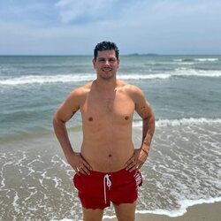 Alejandro Nieto posa sin camiseta y en bañador en 'Supervivientes All Stars'