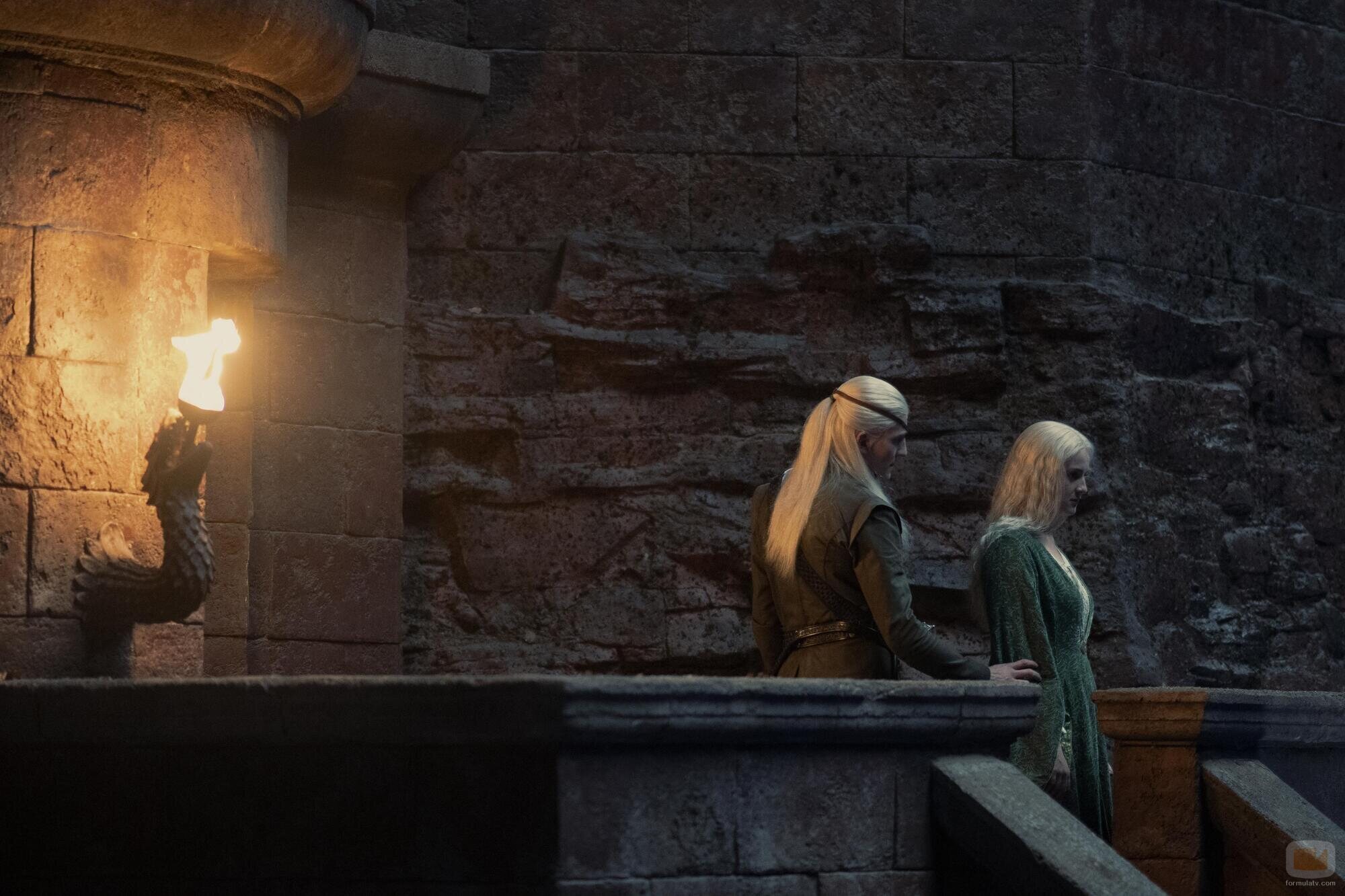 Phia Saban y Ewan Mitchell en 2x08 titulado 'La mujer que debía reinar' de 'La Casa del Dragón'