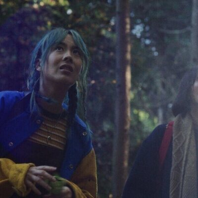 Rashida Jones y Annie the Clumsy en 'Joey Sakamoto' de 'Sunny'