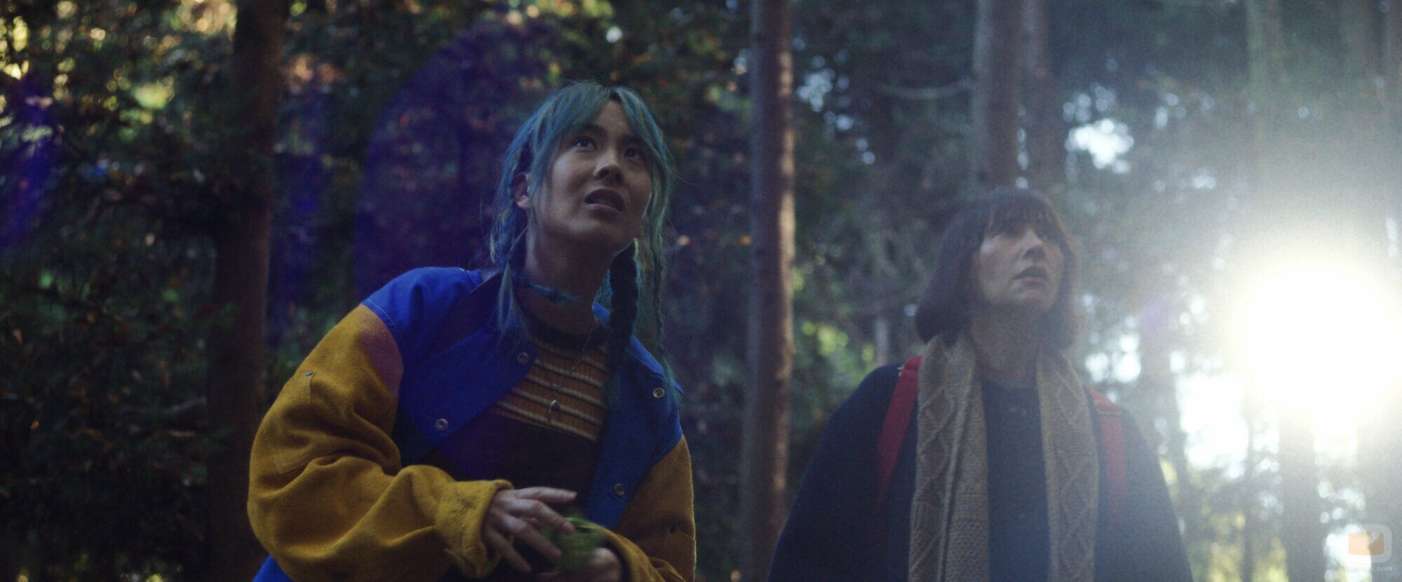 Rashida Jones y Annie the Clumsy en 'Joey Sakamoto' de 'Sunny'
