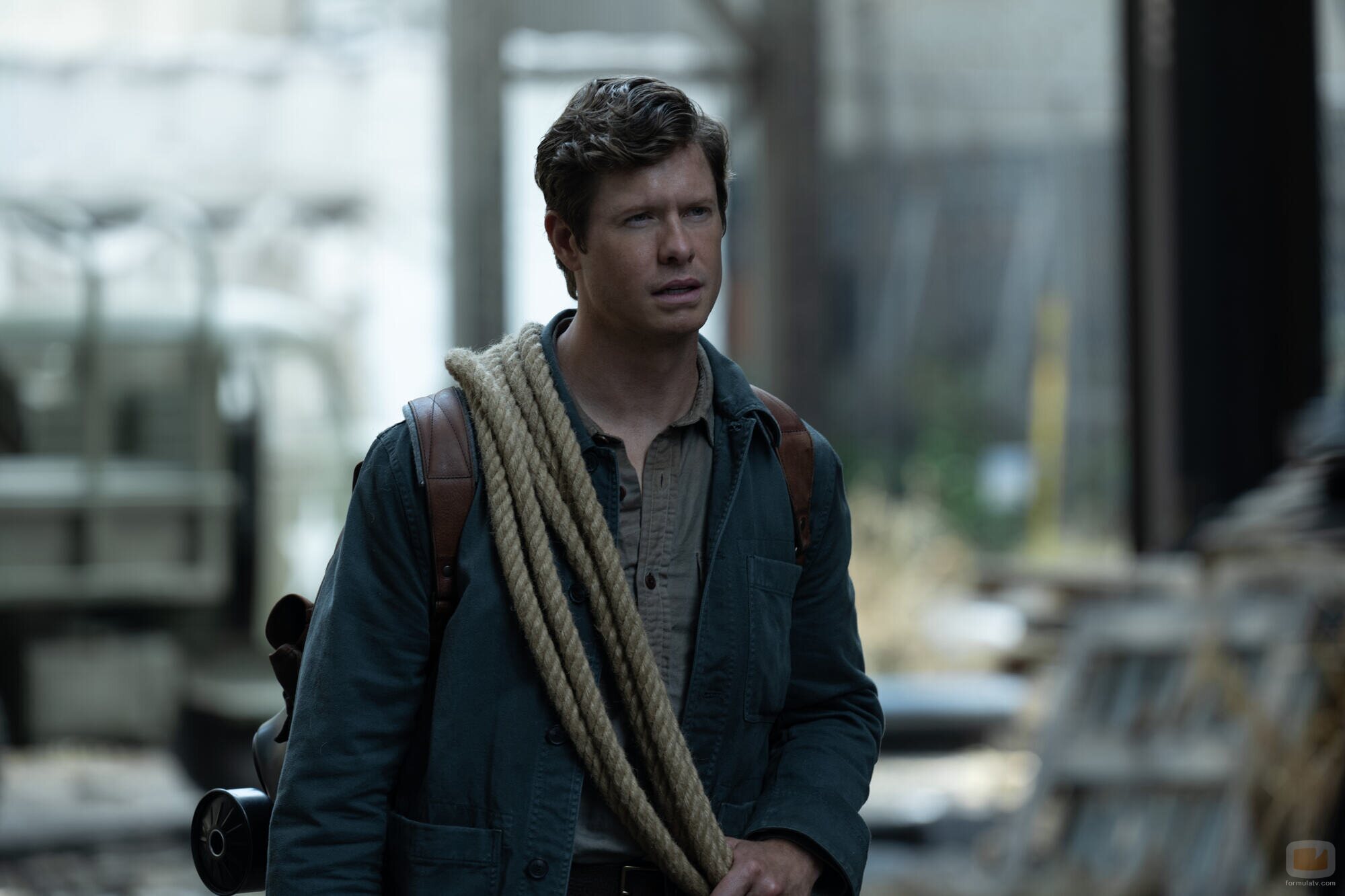 Anders Holm en el 1x01 de 'Monarch: Legacy of Monsters'