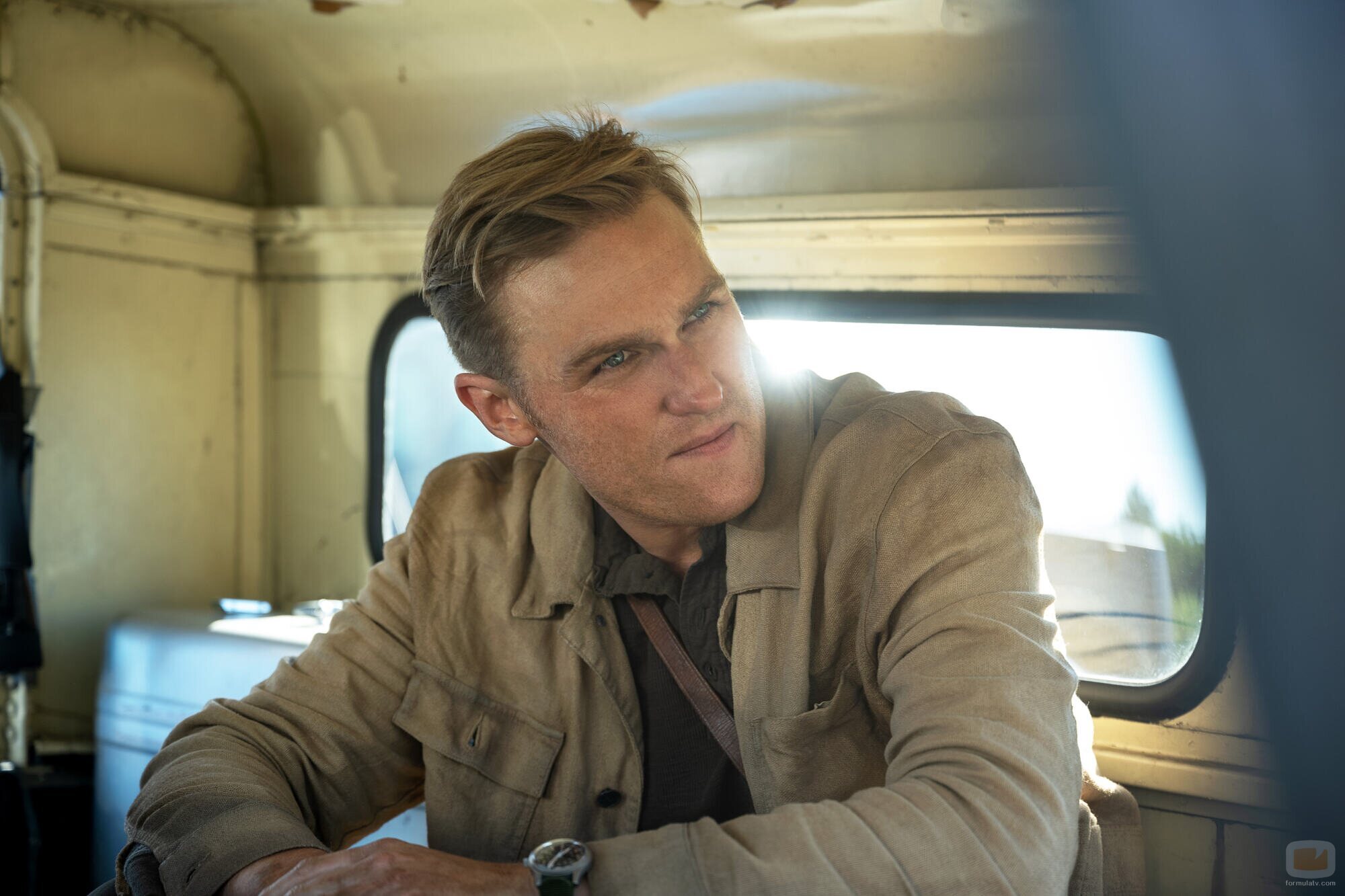 Wyatt Russell en el 1x01 de 'Monarch: Legacy of Monsters'