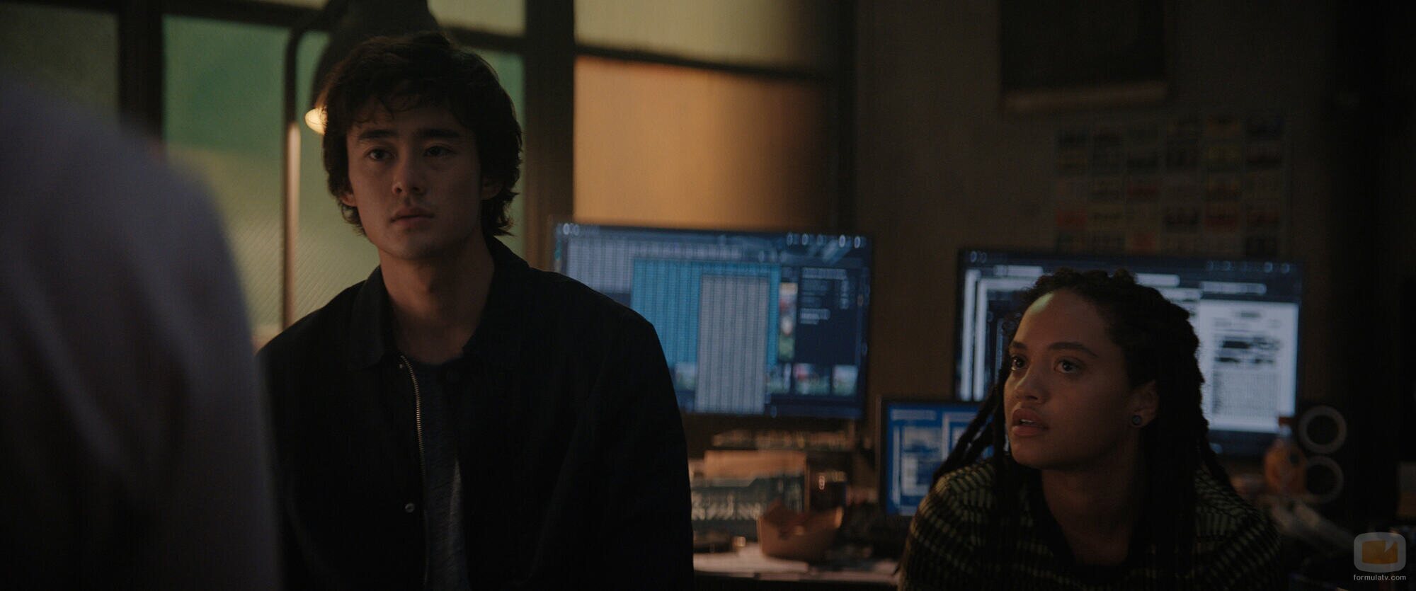 Kiersey Clemons y Ren Watabe en el 1x01 de 'Monarch: Legacy of Monsters'