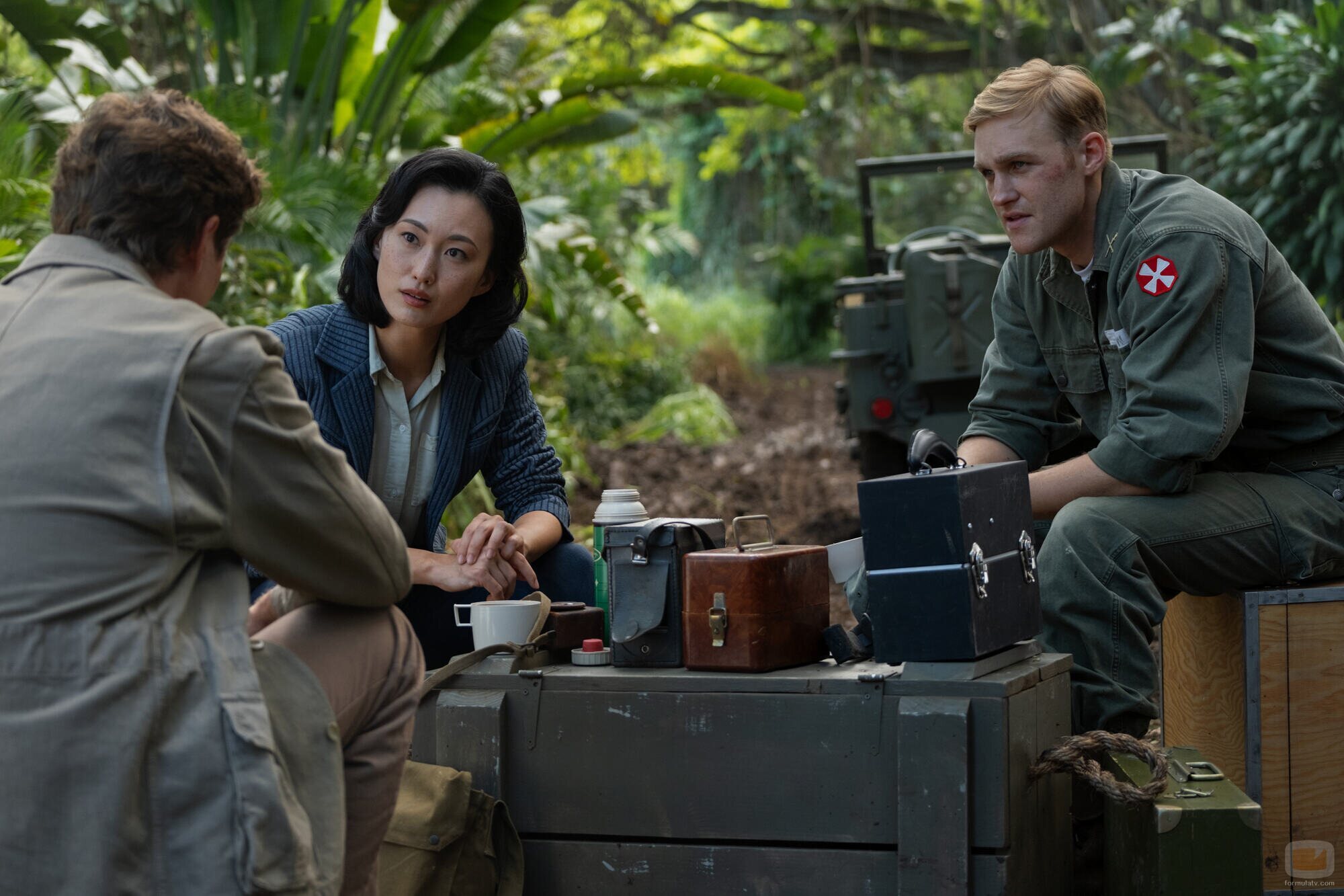 Wyatt Russell y Mari Yamamoto en 'Partida' de 'Monarch: Legacy of Monsters'